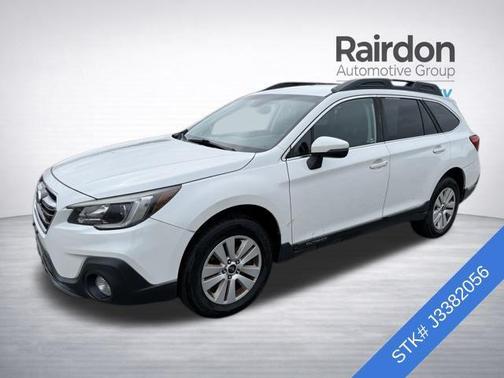 Crystal White Pearl 2018 Subaru Outback 2.5i Premium