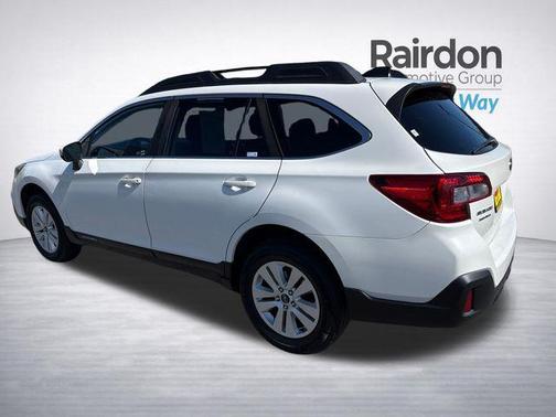 Crystal White Pearl 2018 Subaru Outback 2.5i Premium
