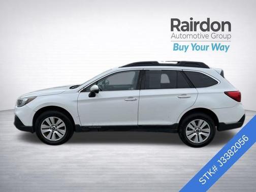 Crystal White Pearl 2018 Subaru Outback 2.5i Premium