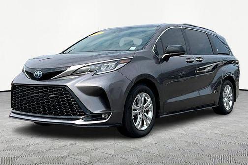 2022 Toyota Sienna XSE 7 Passenger