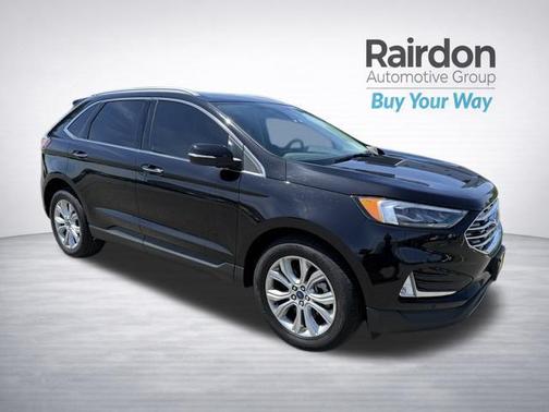 Black Metallic 2022 Ford Edge Titanium