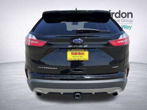 Black Metallic 2022 Ford Edge Titanium