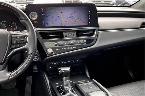 2022 Lexus ES 300h Luxury
