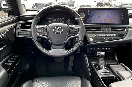 2022 Lexus ES 300h Luxury