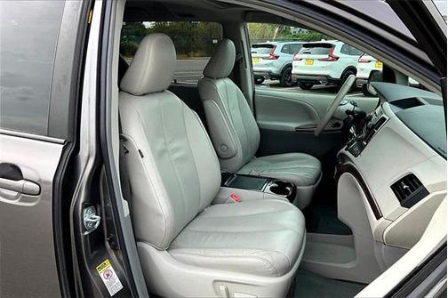 2012 Toyota Sienna XLE