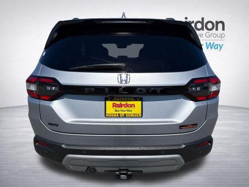 Lunar Silver Metallic 2025 Honda Pilot TrailSport