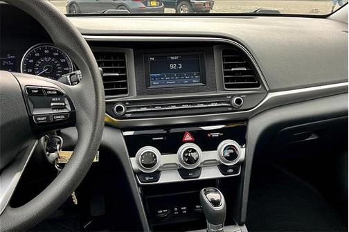 2019 Hyundai ELANTRA SE