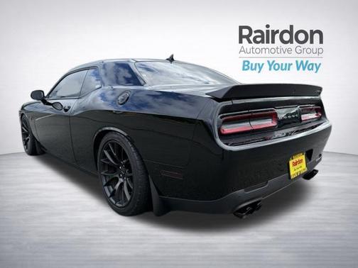 Pitch Black Clearcoat 2016 Dodge Challenger SRT Hellcat