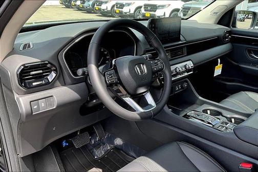 2025 Honda Pilot Touring 8-Passenger