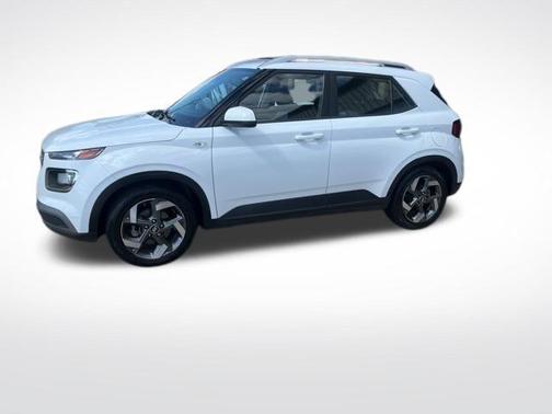 Ceramic White 2022 Hyundai VENUE SEL
