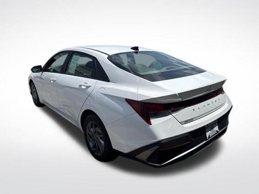 White 2024 Hyundai ELANTRA SEL