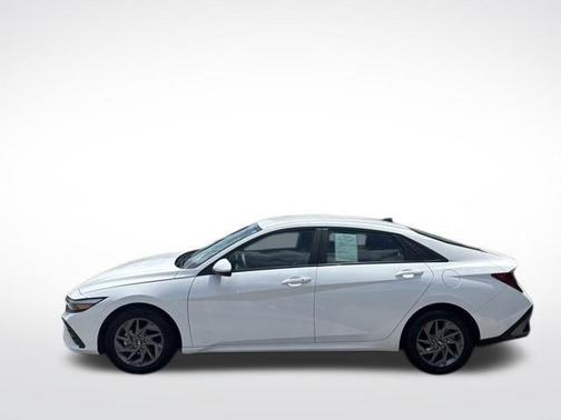 White 2024 Hyundai ELANTRA SEL