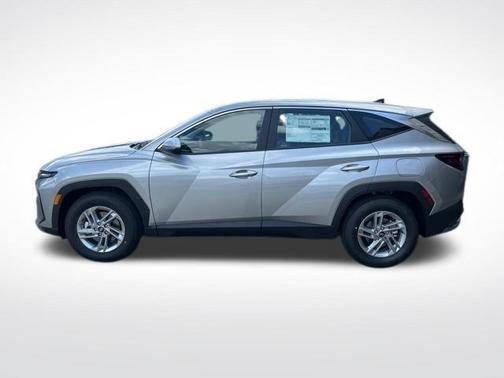 Shimmering Silver 2026 Hyundai TUCSON SE