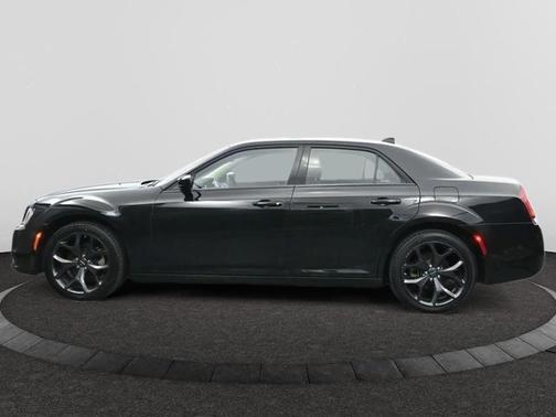 2022 Chrysler 300 Touring