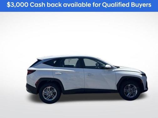 White Pearl 2026 Hyundai TUCSON SE