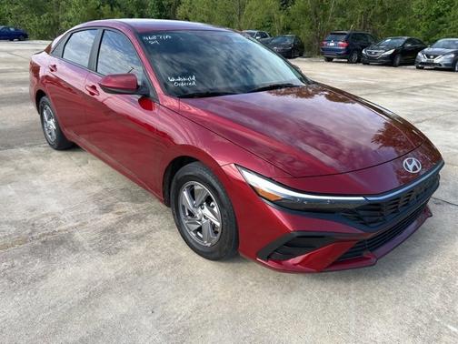 2024 Hyundai ELANTRA SE