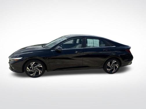 Black 2024 Hyundai ELANTRA Limited