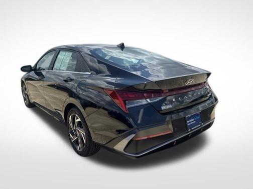 Black 2024 Hyundai ELANTRA Limited