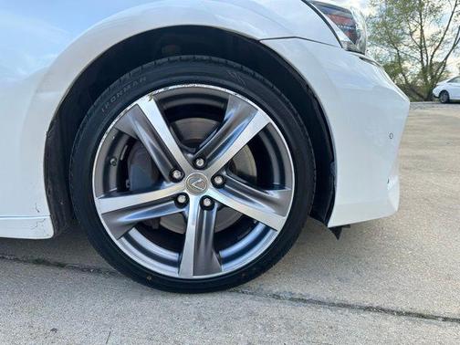 Eminent White Pearl 2018 Lexus IS 300 Base