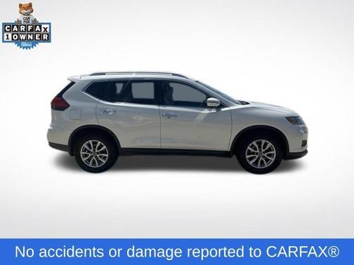 White 2017 Nissan Rogue SV