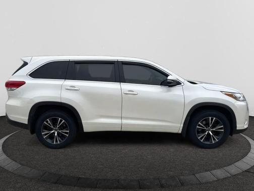 2017 Toyota Highlander LE