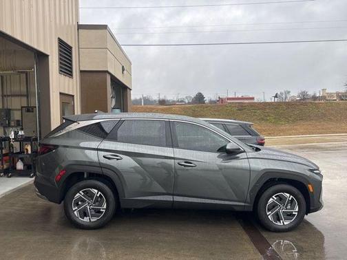 2026 Hyundai TUCSON Hybrid Blue SE