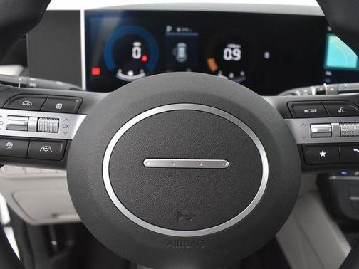 White Pearl 2025 Hyundai TUCSON SE