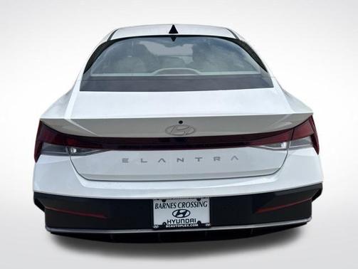 White 2025 Hyundai ELANTRA SE