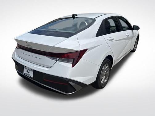 White 2025 Hyundai ELANTRA SE