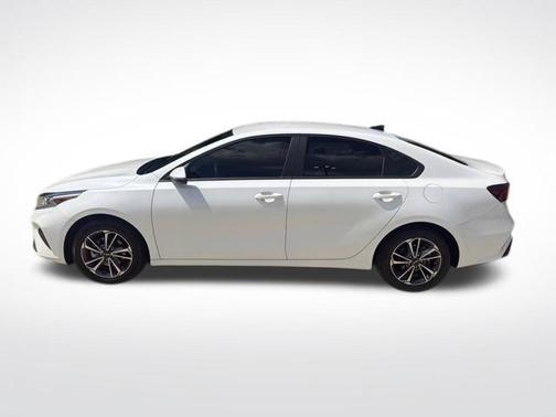 Snow White Pearl 2023 Kia Forte LXS