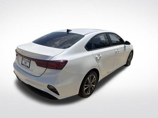 Snow White Pearl 2023 Kia Forte LXS