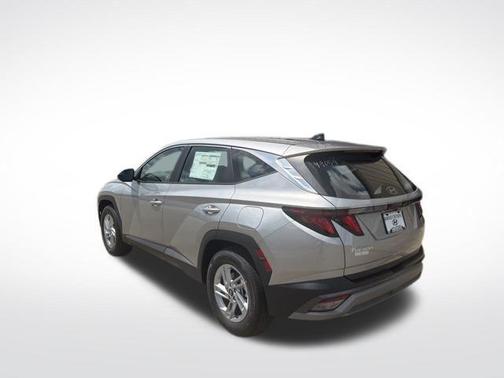 Shimmering Silver 2026 Hyundai TUCSON SE
