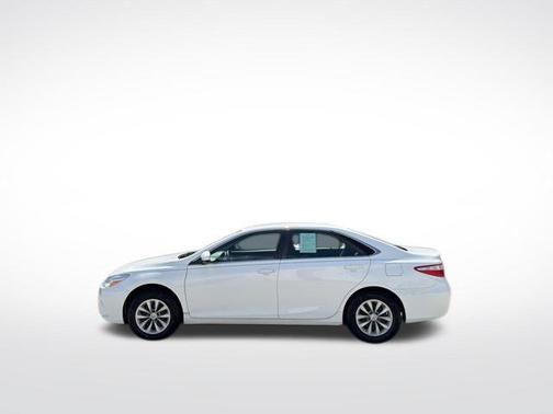Super White 2017 Toyota Camry LE