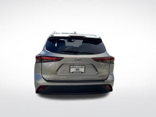 Celestial Silver Metallic 2022 Toyota Highlander XLE
