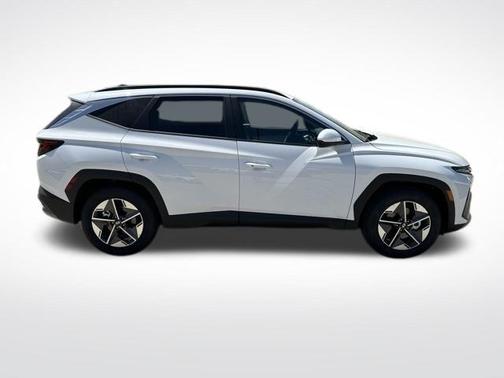 White Pearl 2026 Hyundai TUCSON SEL