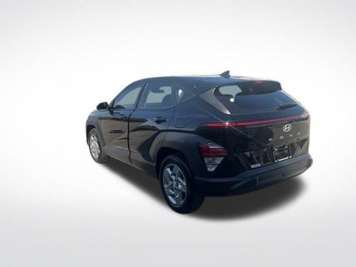 Abyss Black Pearl 2026 Hyundai KONA SE