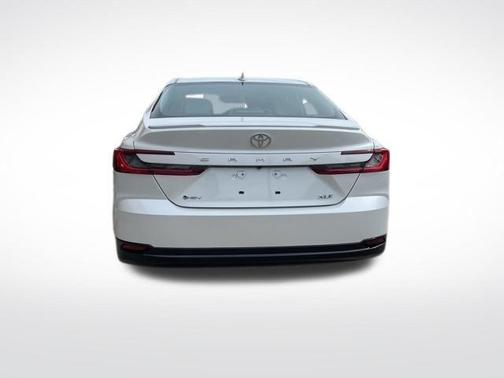 Pearl 2025 Toyota Camry XLE