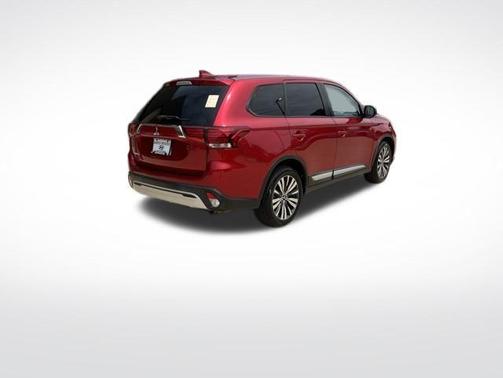 Red 2020 Mitsubishi Outlander ES