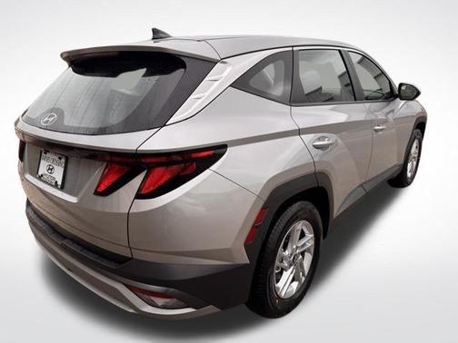 Shimmering Silver 2026 Hyundai TUCSON SE
