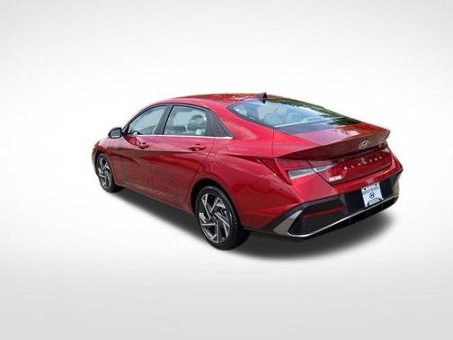 Red 2025 Hyundai ELANTRA SEL Convenience