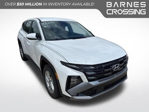 White Pearl 2026 Hyundai TUCSON SE