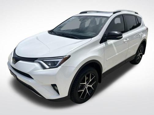 Super White 2018 Toyota RAV4 SE