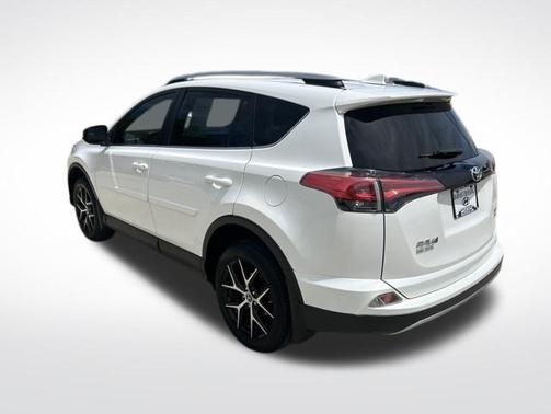 Super White 2018 Toyota RAV4 SE