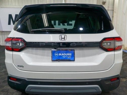 2023 Honda Pilot EX-L 8-Passenger