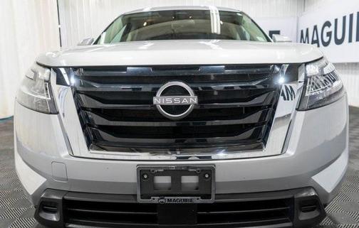 2022 Nissan Pathfinder SV