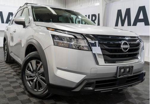 2022 Nissan Pathfinder SV