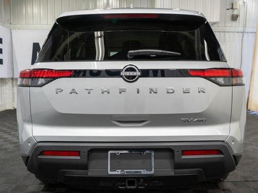 2022 Nissan Pathfinder SV
