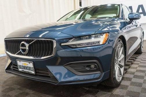 2021 Volvo S60 T5 Momentum