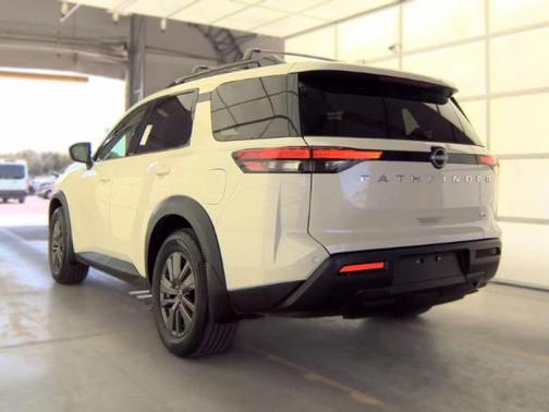 Pearl White Tricoat 2022 Nissan Pathfinder SV 2WD