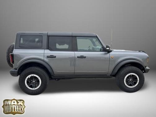 Gray Metallic 2022 Ford Bronco Badlands